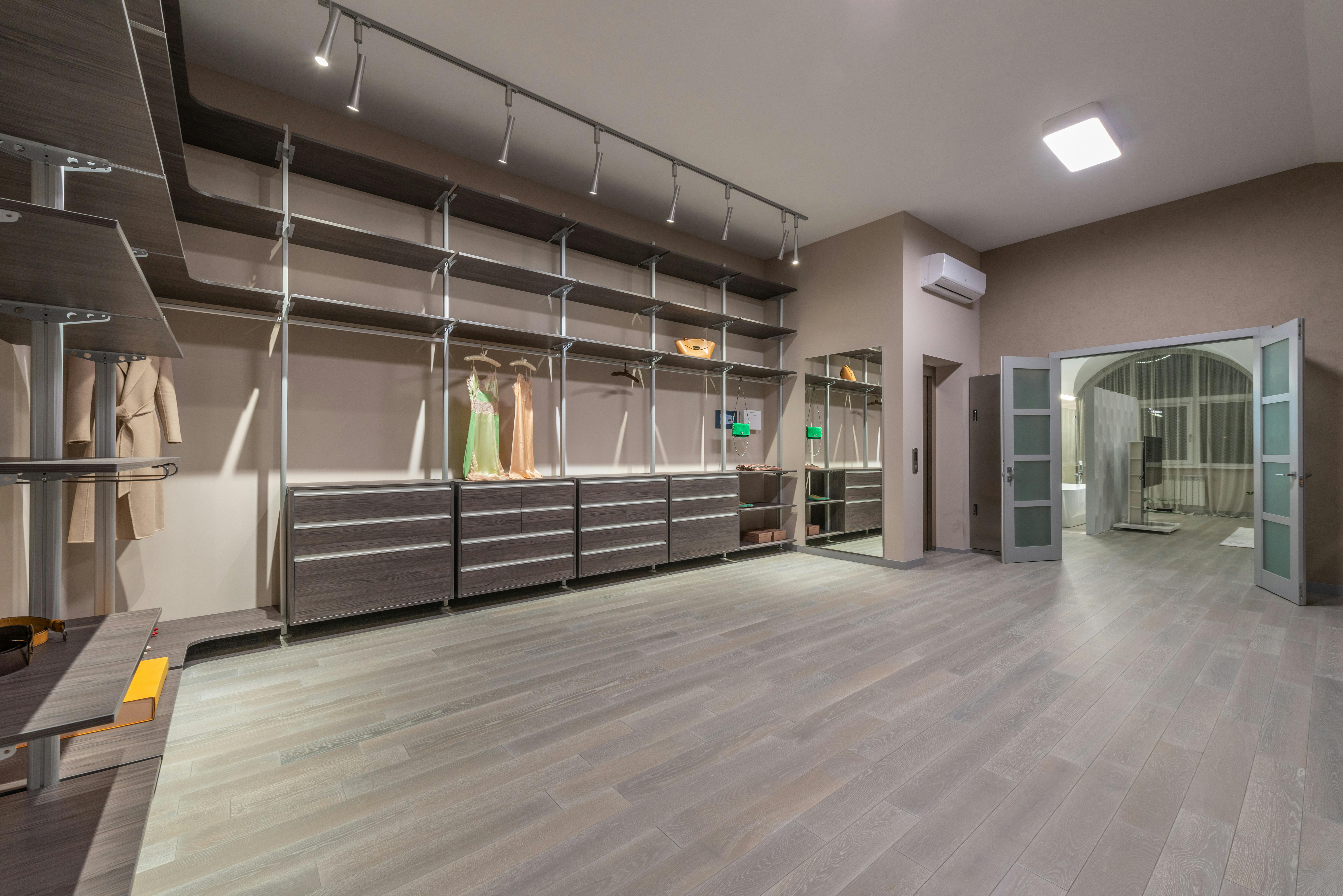 Built-in wardrobe with glass doors