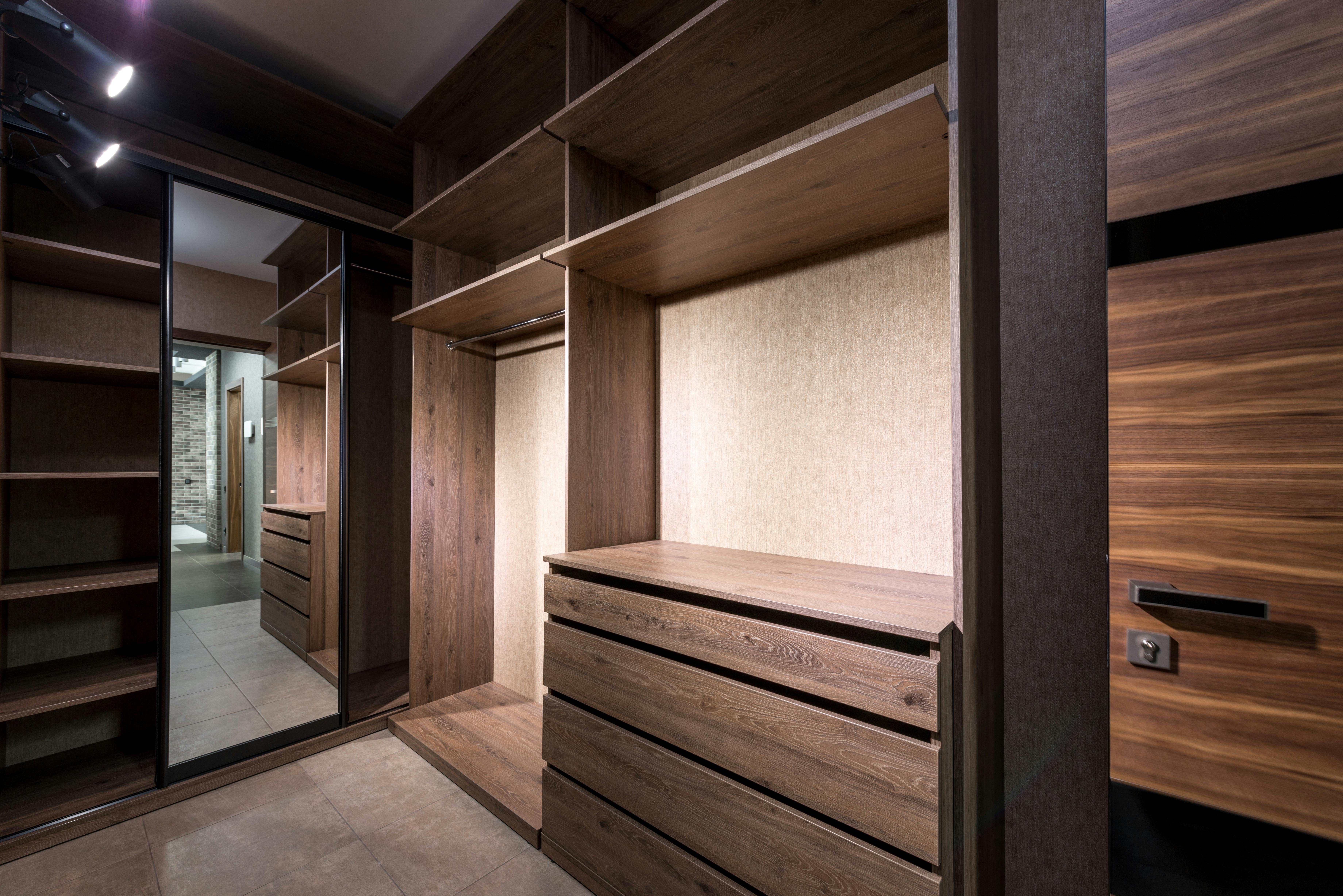 Minimalist closet design