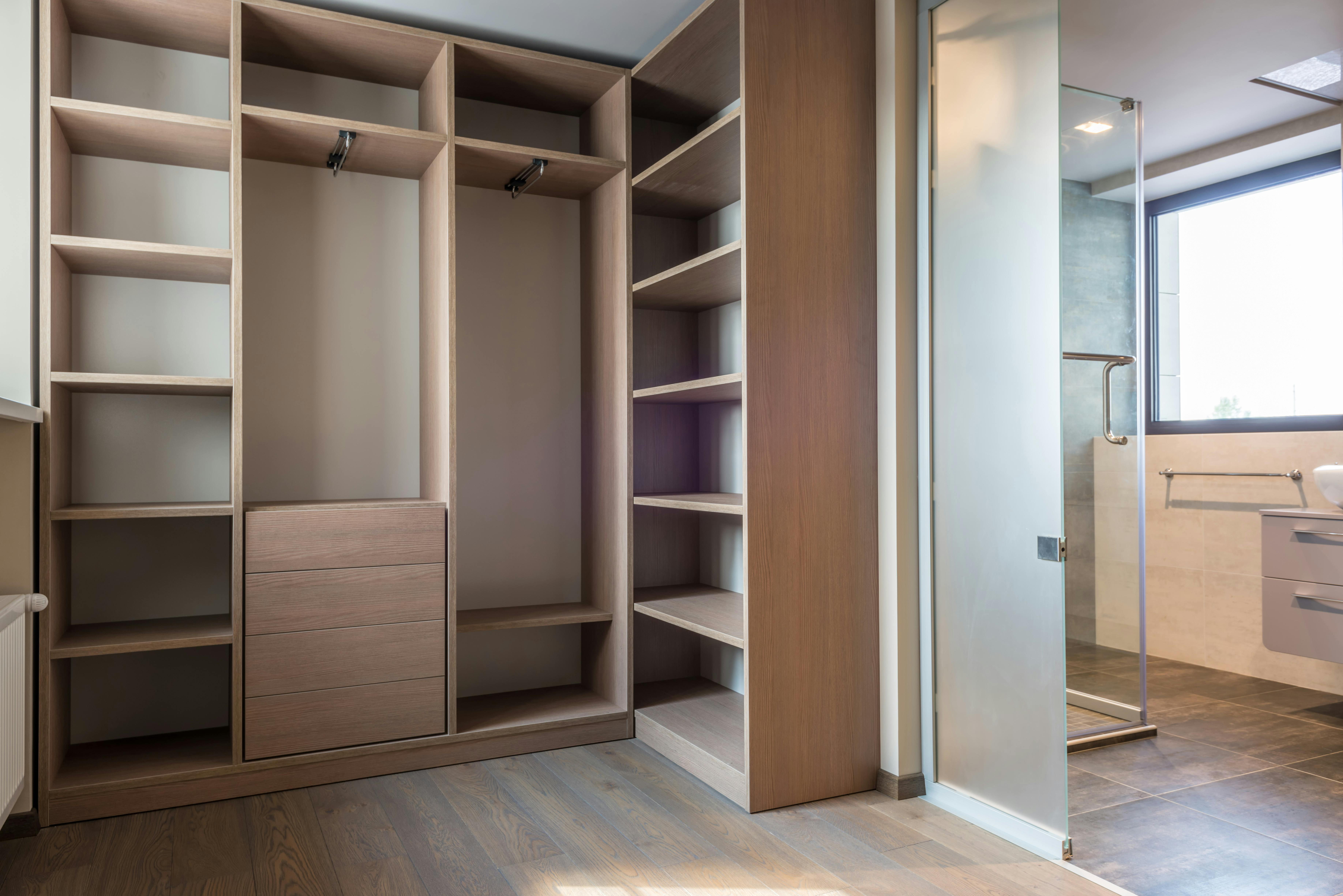 Walk-in closet with integrated lighting