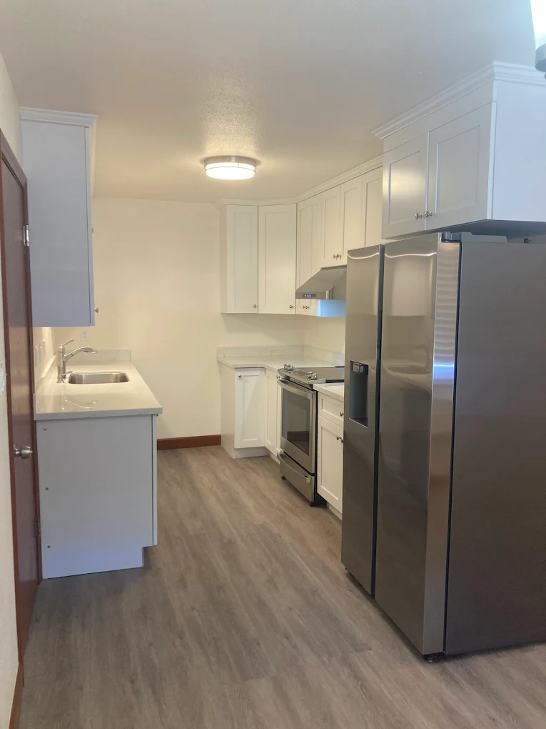 White kitchen with stainless appliances — Armonia project